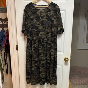 Camouflage Print Women's Dress, size 26 , elastic waist , knit , comfortable